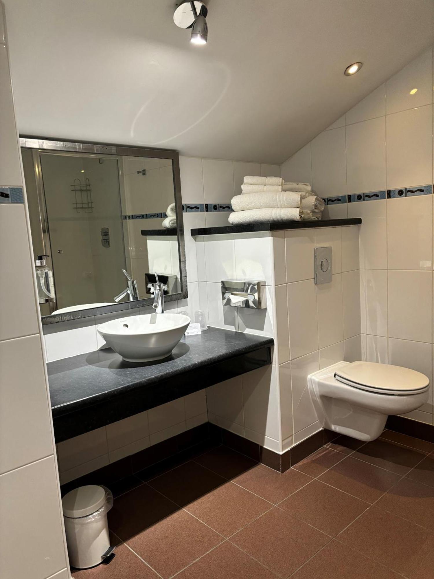 Holiday Inn Ellesmere Port/Cheshire Oaks By Ihg Exteriör bild